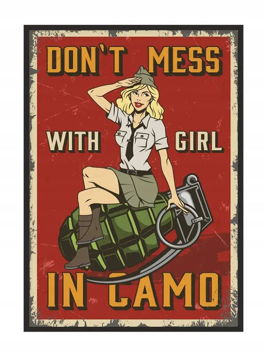 Plakat Girl in Camo Pinup 33x43 cm ForWalls.eu