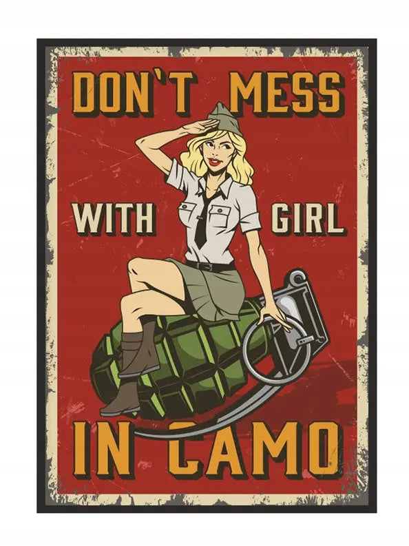 Plakat Girl in Camo Pinup 33x43 cm  ForWalls.eu