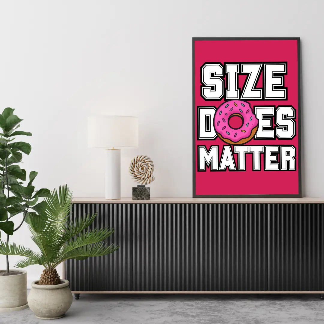 ForWalls.eu - Plakat Size Does Matter - Bold pink poster with white block letters reading "SIZE DOES MATTER" and a donut replacing the "O" in "DOES". - humor, plakat, typografia