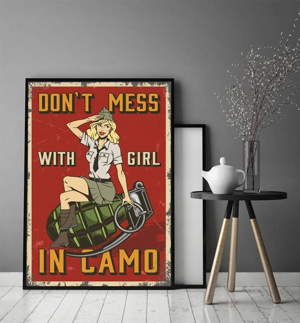 Plakat Girl in Camo Pinup 33x43 cm  ForWalls.eu