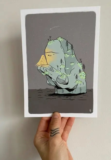 ForWalls.eu - Plakat Miłość - Hand holding minimalist poster with greenish abstract figure on gray background and small yellowish highlights. - Luiza Kwiatkowska, plakat, print